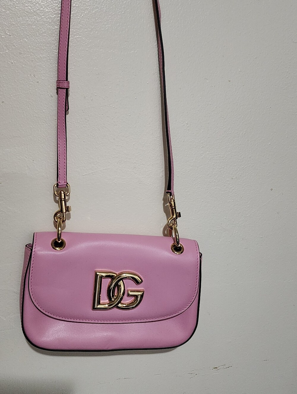 ‼️ON SALE‼️New Dolce & Gabbana Pastel Pink DG Crossbody Bag with Gold Hardware - Picture 13 of 16